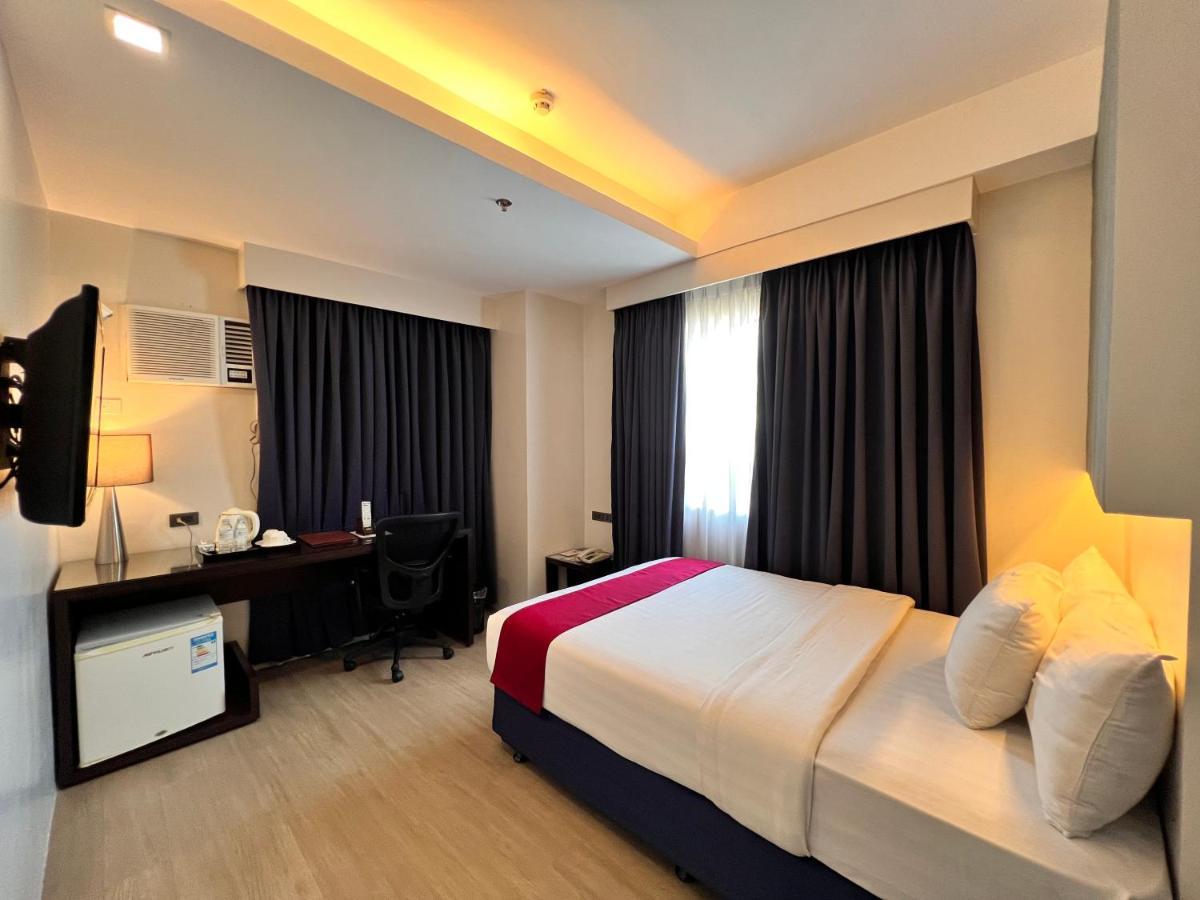 Sarrosa International Hotel And Residential Suites Cebu Extérieur photo