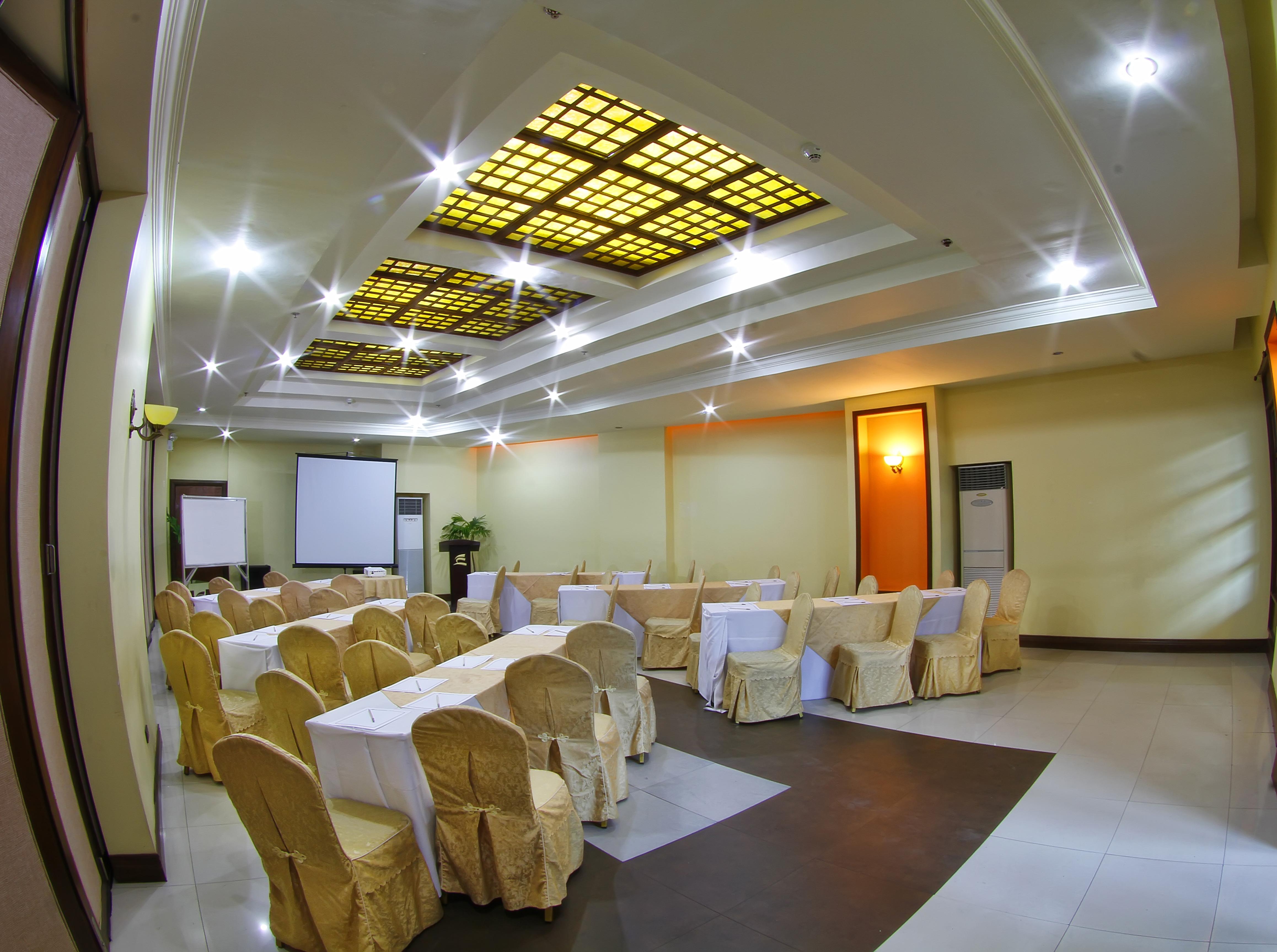 Sarrosa International Hotel And Residential Suites Cebu Extérieur photo